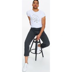 T-shirty męskie z nadrukiem: T-SHIRT MĘSKI Z ARTYSTYCZNYM NADRUKIEM