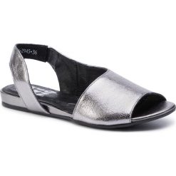 Sandały KARINO - 2945/115-P Ciemny Szary. Szare klapki damskie Karino, bez wzorów, ze skóry, bez obcasa. W wyprzedaży za 179,00 zł.