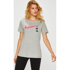 Nike Sportswear - Top. Szare topy damskie Nike Sportswear, m, z nadrukiem, z bawełny, z okrągłym kołnierzem. Za 99,90 zł.
