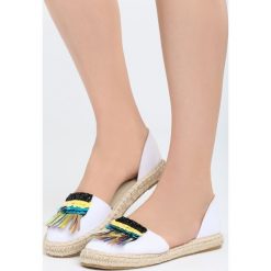 Białe Espadryle Rhythm. Białe espadryle damskie Born2be, bez wzorów, bez obcasa, na płaskiej podeszwie. Za 39,99 zł.