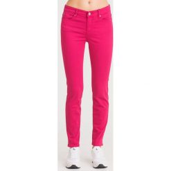 JEANSY SUPER SKINNY FIT LIFT UP ARMANI EXCHANGE. Różowe jeansy damskie . Za 335,40 zł.