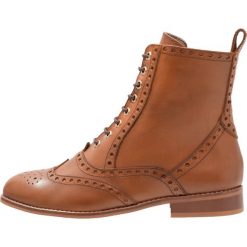 Buty damskie: mint&berry Botki sznurowane cognac
