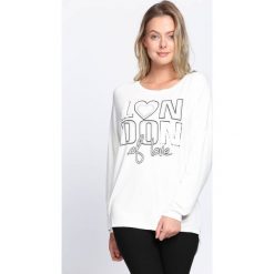 Kremowa Bluzka Love For Fashion. Białe bluzki longsleeves marki Born2be, l, z nadrukiem, z okrągłym kołnierzem. Za 44,99 zł.