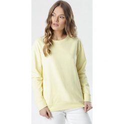 Żółta Bluza Onisall. Żółte bluzy damskie Born2be, xl, bez wzorów, bez rękawów, bez kaptura. W wyprzedaży za 64,99 zł.