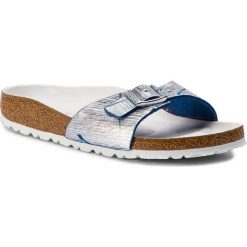 Klapki BIRKENSTOCK - Madrid Rivet Logo 1012964 Metallic Cuts Ocean. Szare klapki damskie Birkenstock, bez wzorów, ze skóry, bez obcasa. W wyprzedaży za 269,00 zł.