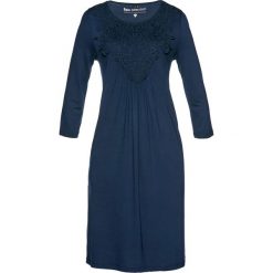 Sukienka shirtowa Premium z koronką bonprix ciemnoniebieski. Niebieskie sukienki damskie bonprix, w koronkowe wzory, z koronki, bez kołnierzyka, bez rękawów. Za 64,99 zł.