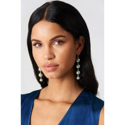 Kolczyki damskie: NA-KD Accessories Kolorowe kolczyki wiszące Pearl – Green