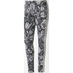 Adidas Spodnie damskie Florido SST multikolor r. 34 (BJ8398). Szare spodnie sportowe damskie marki Adidas. Za 199,90 zł.