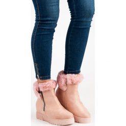 RÓŻOWE BOTKI NA KOTURNIE. Czerwone botki damskie marki LUCKY SHOES, na koturnie. Za 76,90 zł.
