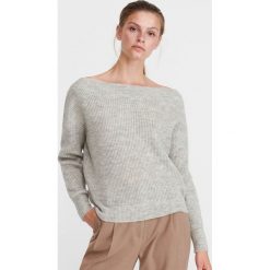 Sweter z dekoltem w lódke - Jasny szary. Szare swetry damskie Reserved, s, bez wzorów, bez rękawów, bez kaptura. W wyprzedaży za 49,99 zł.