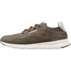Le coq sportif SOLAS PREMIUM Sneakersy niskie olive night/galet. Zielone trampki męskie le coq sportif, bez wzorów, z tworzywa sztucznego, bez zapięcia. Za 389,00 zł.