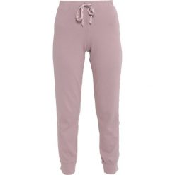 Deha Spodnie treningowe wood rose. Czerwone bryczesy damskie Deha, s, z bawełny. Za 359,00 zł.