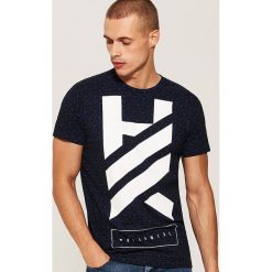 T-shirt z nadrukiem - Wielobarwn. Szare t-shirty męskie z nadrukiem marki House, l. Za 49,99 zł.