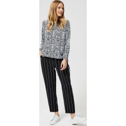 Spodnie w prążki. Czarne spodnie damskie Moodo, xl, z bawełny. Za 39,99 zł.