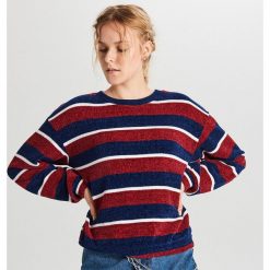 Sweter w paski - Granatowy. Niebieskie swetry damskie Cropp, s, w paski, bez rękawów, bez kaptura. W wyprzedaży za 19,99 zł.