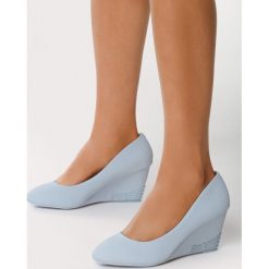 Niebieskie Koturny Walk With You. Niebieskie koturny damskie Born2be, bez obcasa, na koturnie, bez zapięcia. W wyprzedaży za 44,99 zł.