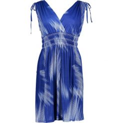 Sukienka w kolorze niebieskim. Niebieskie sukienki damskie SUNSHINE, na co dzień, bez wzorów, bez kołnierzyka, bez rękawów, mini, proste. W wyprzedaży za 65,95 zł.