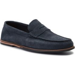 Mokasyny CLARKS - Whitley Free 261396117 Navy Sude. Niebieskie mokasyny męskie Clarks, na co dzień, bez wzorów, ze skóry, eleganckie, bez zapięcia. W wyprzedaży za 219,00 zł.