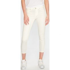 Lee - Jeansy Scarlett. Białe jeansy damskie skinny marki Lee, l, z elastanu. W wyprzedaży za 249,90 zł.