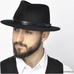 Kapelusz męski fedora ROBERT. Kapelusze męskie Pakamera, bez wzorów, z wełny, eleganckie. Za 145,00 zł.