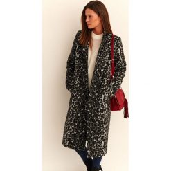 Płaszcz w zwierzęcy wzór z domieszką wełny. Brązowe płaszcze damskie Top Secret, na zimę, bez wzorów, z wełny, eleganckie, długie. W wyprzedaży za 149,99 zł.