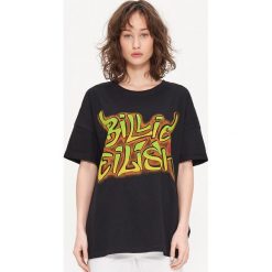 Koszulka z nadrukiem Billie Eilish - Czarny. Czarne koszulki damskie House, s, z nadrukiem, bez kołnierzyka, bez rękawów. Za 59,99 zł.