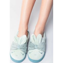 Miętowe Kapcie Rabbit Burrow. Zielone kapcie damskie marki Inny. Za 19,99 zł.