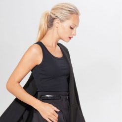 Basicowy top z bawełną - Czarny. Czarne topy damskie Mohito, s, bez wzorów, z bawełny, bez kołnierzyka. Za 19,99 zł.
