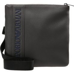 Emporio Armani PIATTINA PICCOLA Torba na ramię grey. Szare torby męskie na ramię marki Emporio Armani, na ramię, małe. W wyprzedaży za 395,85 zł.
