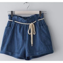 Jeansowe szorty paperbag ze sznurkiem - Granatowy. Niebieskie szorty damskie Sinsay, s, bez wzorów, z jeansu. Za 49,99 zł.