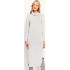 Sukienka damska. Szare sukienki damskie Top Secret, na zimę, bez wzorów, z dzianiny, eleganckie, z golfem, z długim rękawem, długie, maxi. W wyprzedaży za 59,99 zł.