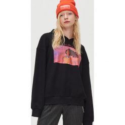 Bluza Pocahontas - Czarny. Czarne bluzy damskie Cropp, s, bez wzorów, bez rękawów, bez kaptura. Za 99,99 zł.