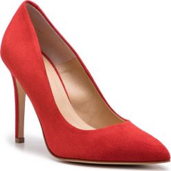 Szpilki SOLO FEMME - 34201-A8-G13/000-05-00 Czerwony. Czerwone półbuty damskie Solo Femme, bez wzorów, ze skóry, eleganckie, bez obcasa, na obcasie, bez zapięcia. W wyprzedaży za 239,00 zł.
