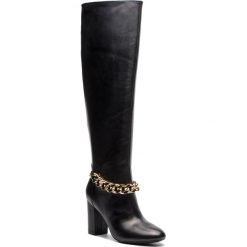 Muszkieterki GUESS - FLAEE4 LEA11 BLACK. Czarne buty zimowe damskie Guess, z materiału, przed kolano, na wysokim obcasie, na obcasie. Za 1229,00 zł.