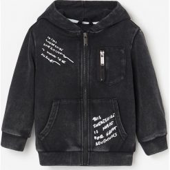 Rozpinana bluza z efektem sprania - Czarny. Czarne bluzy męskie Reserved, bez wzorów, bez kołnierzyka, bez rękawów, bez kaptura. W wyprzedaży za 29,99 zł.