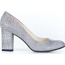 Klasyczne czółenka w pepitkę - skóra naturalna - model 042 - kolor szara kratka. Szare czółenka damskie Zapato, na co dzień, w kratkę, z jeansu, z okrągłym noskiem, bez obcasa, na obcasie. W wyprzedaży za 255,20 zł.