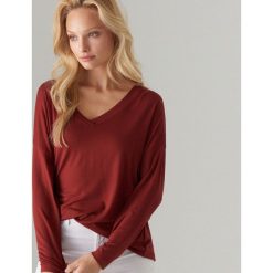 Bluzka basic z wiskozy - Bordowy. Czerwone bluzki damskie Mohito, s, bez wzorów, z wiskozy, bez kołnierzyka, bez rękawów. Za 49,99 zł.