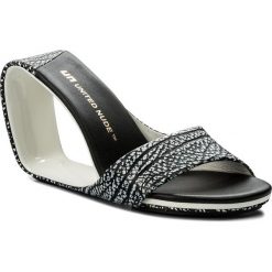 Klapki UNITED NUDE - Mobius Hi 10001477112 Black And White Mix. Czarne klapki damskie marki United Nude, ze skóry, na obcasie. W wyprzedaży za 609,00 zł.