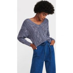 Sweter z ozdobnym splotem - Granatowy. Niebieskie swetry damskie Reserved, s, bez wzorów, ze splotem, bez rękawów, bez kaptura. Za 119,99 zł.