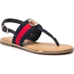 Sandały TOMMY HILFIGER - Th Round Hardwhere Flat Sandal FW0FW04351 Rwb 020. Niebieskie klapki damskie TOMMY HILFIGER, bez wzorów, ze skóry ekologicznej, bez obcasa, na obcasie. Za 359,00 zł.