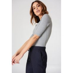 T-shirty damskie: Filippa K Dopasowany t-shirt w prążki – Grey