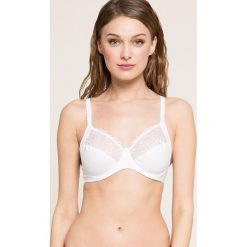 Triumph - Biustonosz Modern Beauty W. Białe biustonosze z fiszbinami marki Triumph, z haftami, z elastanu. W wyprzedaży za 139,90 zł.