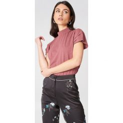 NA-KD Top ze stójką - Pink. Różowe topy damskie NA-KD, bez wzorów, z bawełny, ze stójką. W wyprzedaży za 20,47 zł.