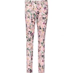 Spodnie "Antonia" - Skinny fit - w kolorze jasnoróżowym ze wzorem. Spodnie damskie z wysokim stanem Rosner, w paski. W wyprzedaży za 173,95 zł.