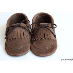 Mokasyny (czekolada zamsz). Buciki niemowlęce Pakamera, z zamszu, bez zapięcia. Za 70,00 zł.