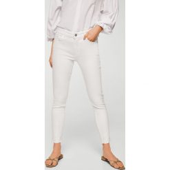 Mango - Jeansy Isa. Białe rurki damskie marki Mango, z aplikacjami, z elastanu. Za 129,90 zł.
