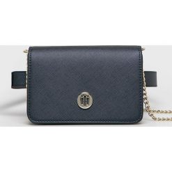 Tommy Hilfiger - Nerka. Niebieskie nerki damskie TOMMY HILFIGER, w paski, ze skóry ekologicznej, casualowe, średnie, bez dodatków. Za 539,90 zł.