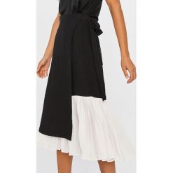 Answear Lab - Spódnica. Czarne spódniczki damskie Answear Lab, na co dzień, s, bez wzorów, z poliesteru, casualowe, z podwyższonym stanem, mini, proste. Za 159,90 zł.