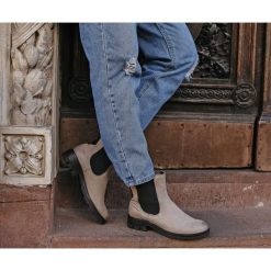 Ocieplane sztyblety na grubej podeszwie - skóra naturalna - model 479 - kolor cappuccino. Szare botki damskie Zapato, na zimę, z jeansu, eleganckie, na niskim obcasie, na obcasie, bez zapięcia. W wyprzedaży za 159,60 zł.