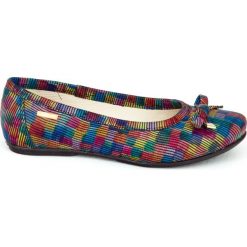 Płaskie balerinki z kokardką - skóra naturalna - model 012 - kolor kwadraty. Baleriny damskie Zapato, bez wzorów, ze skóry, bez obcasa, na płaskiej podeszwie. W wyprzedaży za 202,30 zł.